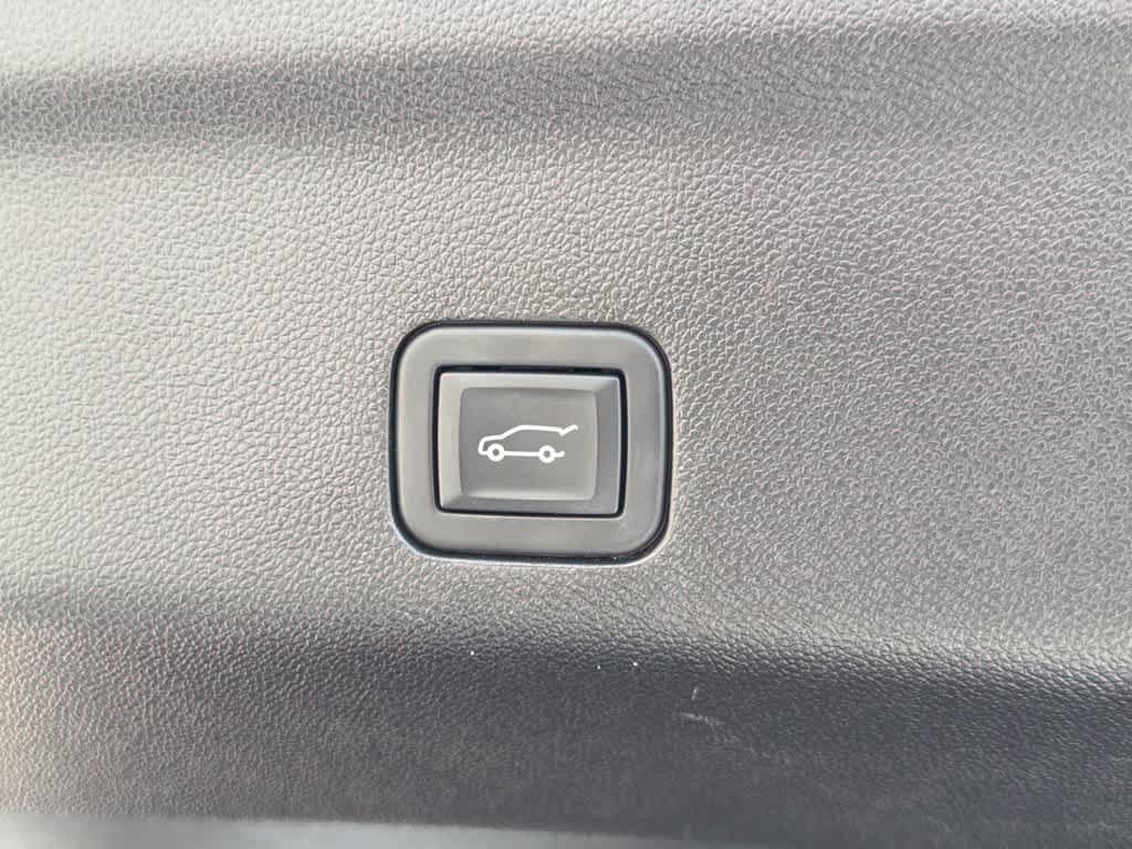 Used 2023 GMC Yukon Denali RWD image 17