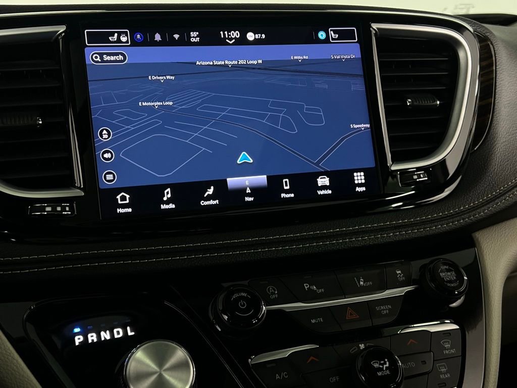 Certified 2024 Chrysler Pacifica Limited image 17