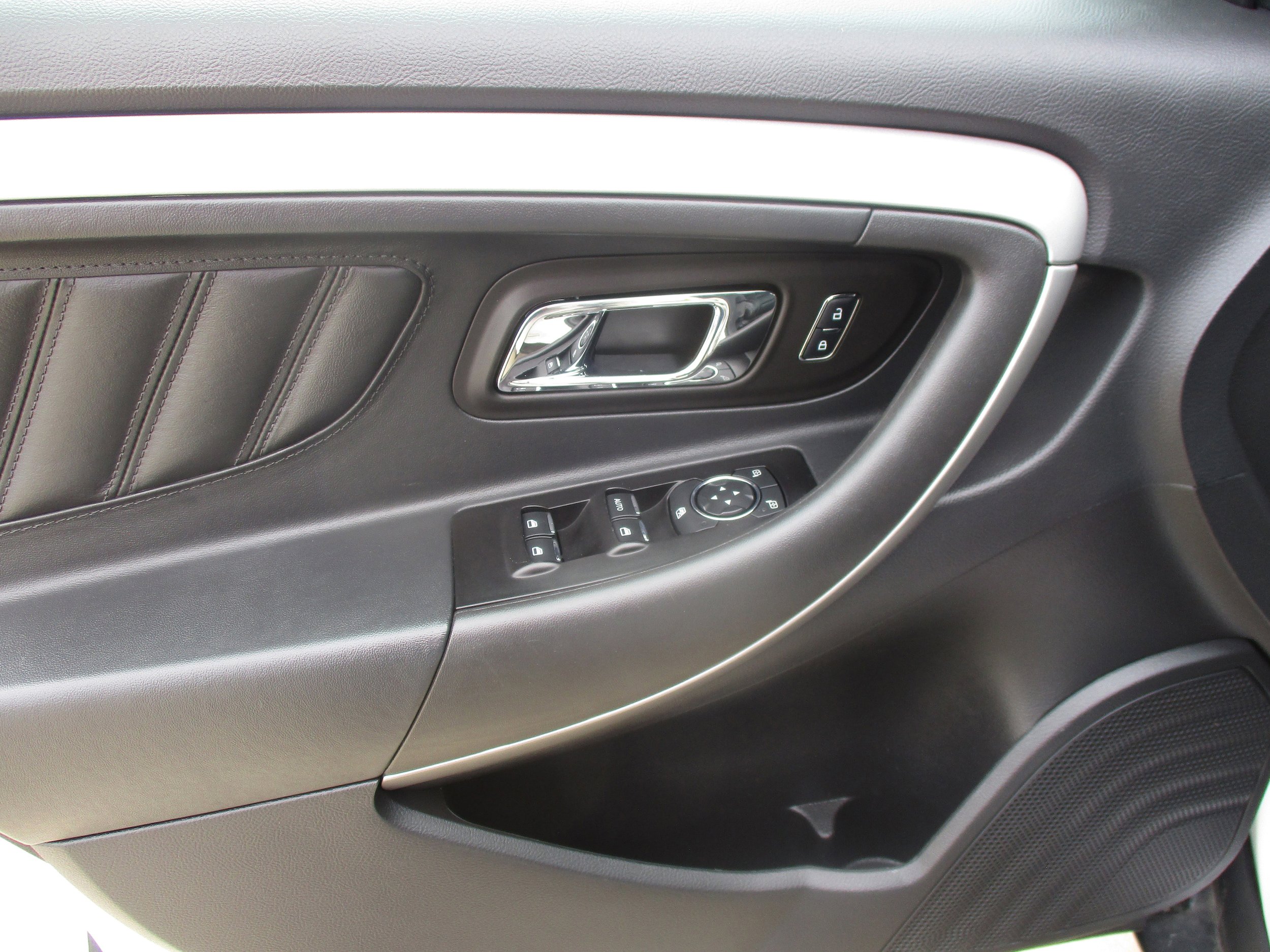 Used 2016 Ford Taurus SEL w/ Equipment Group 201A FWD image 32
