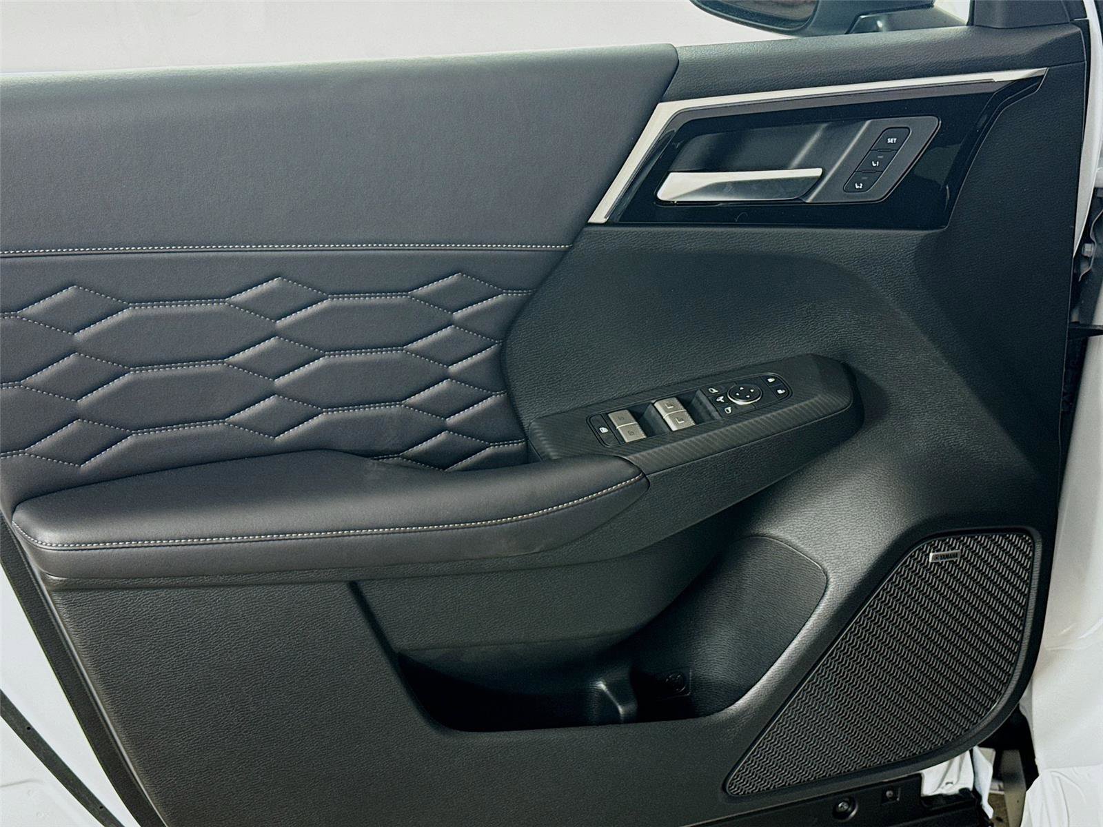 New 2026 Mitsubishi Outlander SEL image 17