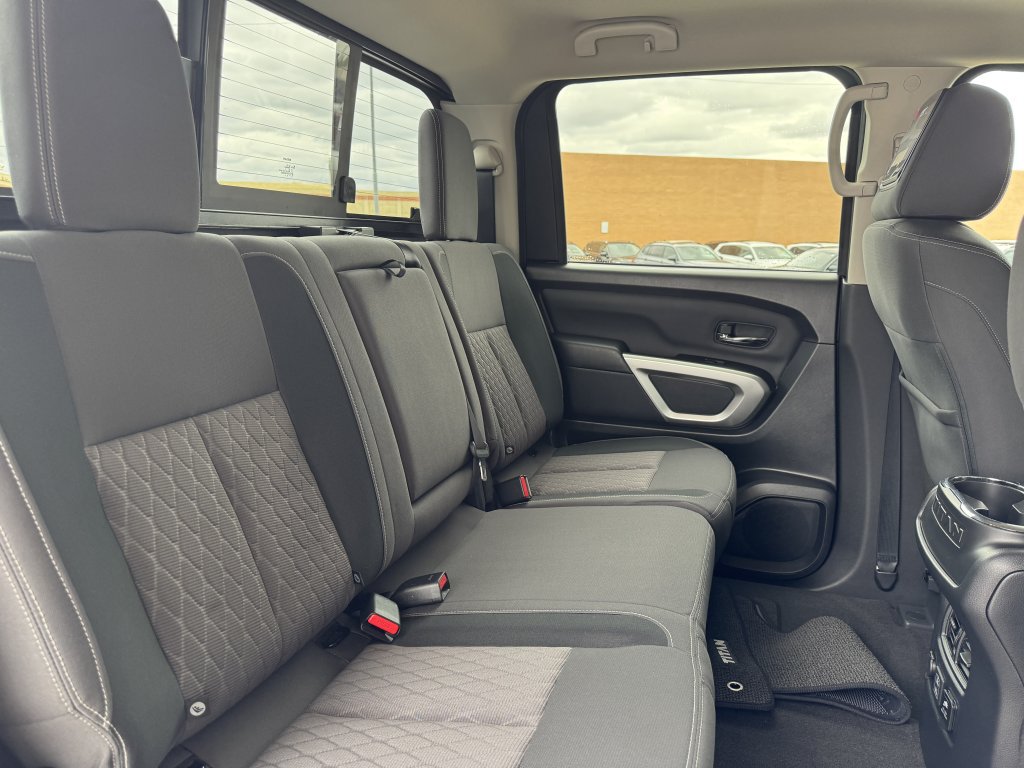 Used 2024 Nissan Titan SV w/ SV Convenience Package RWD image 40