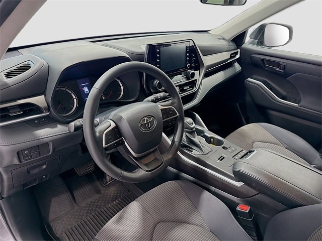 Used 2022 Toyota Highlander LE image 8