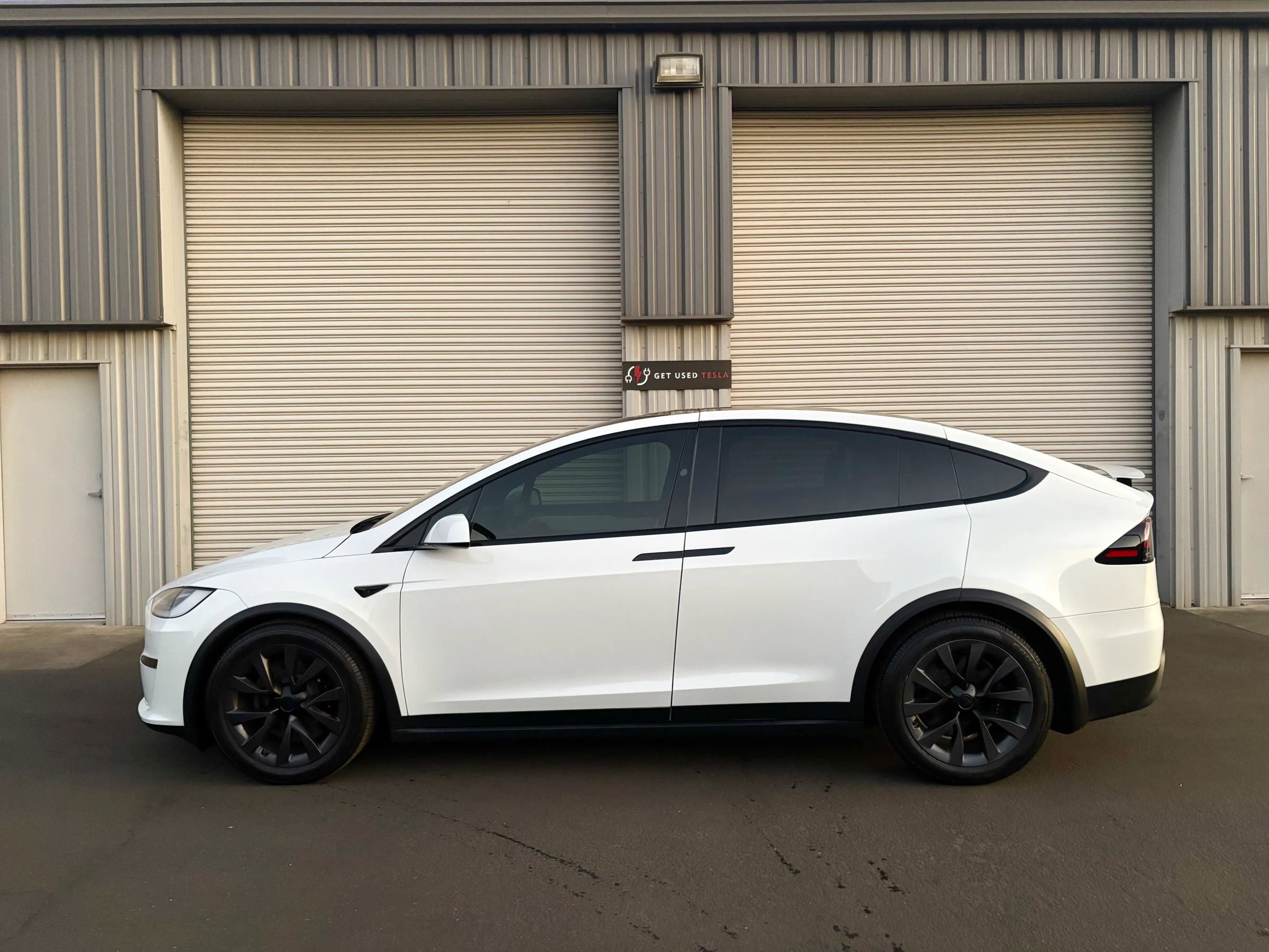 Used 2023 Tesla Model X Standard Sport Utility 4D image 3