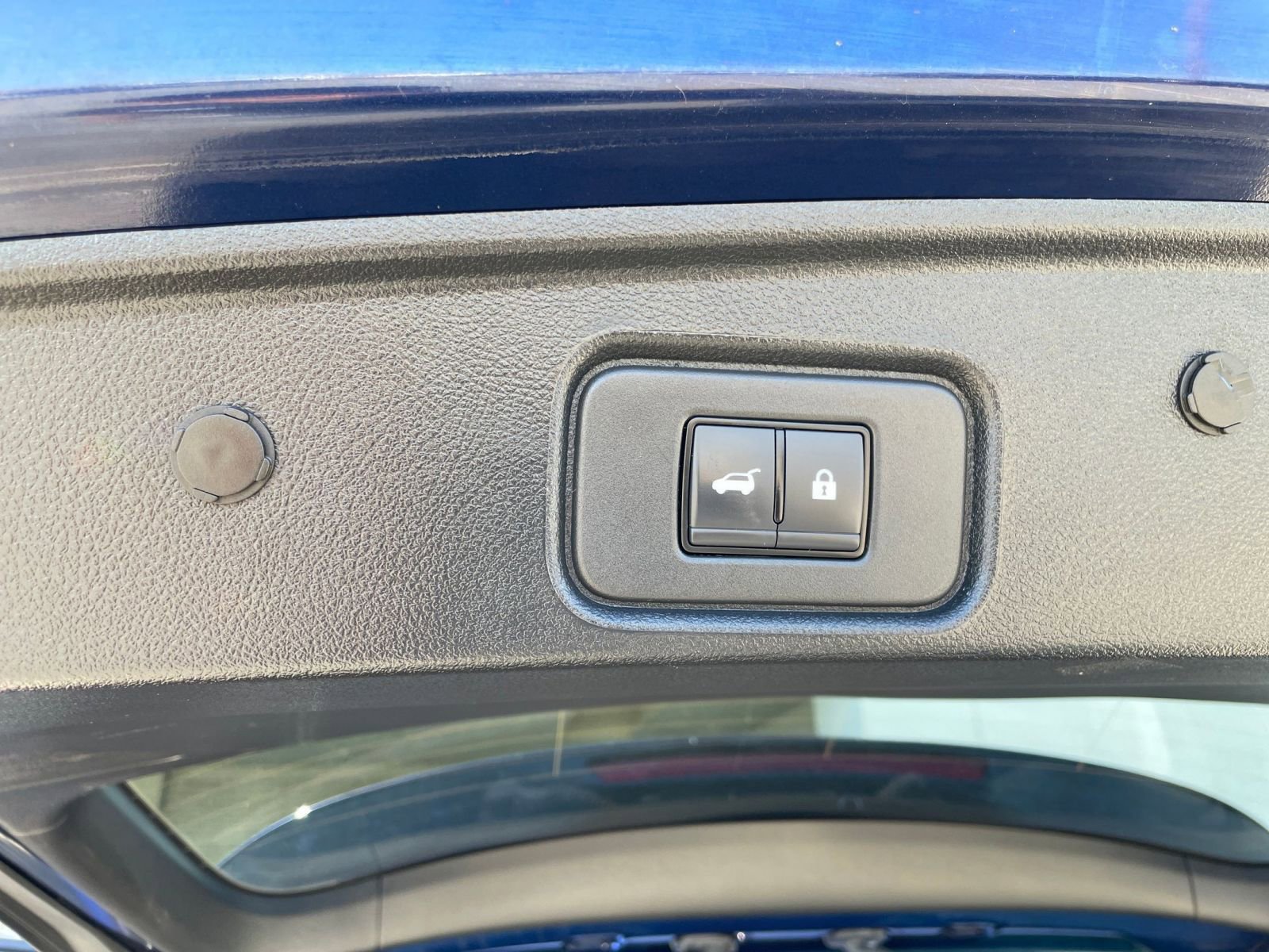 Used 2025 Nissan Pathfinder SV image 23