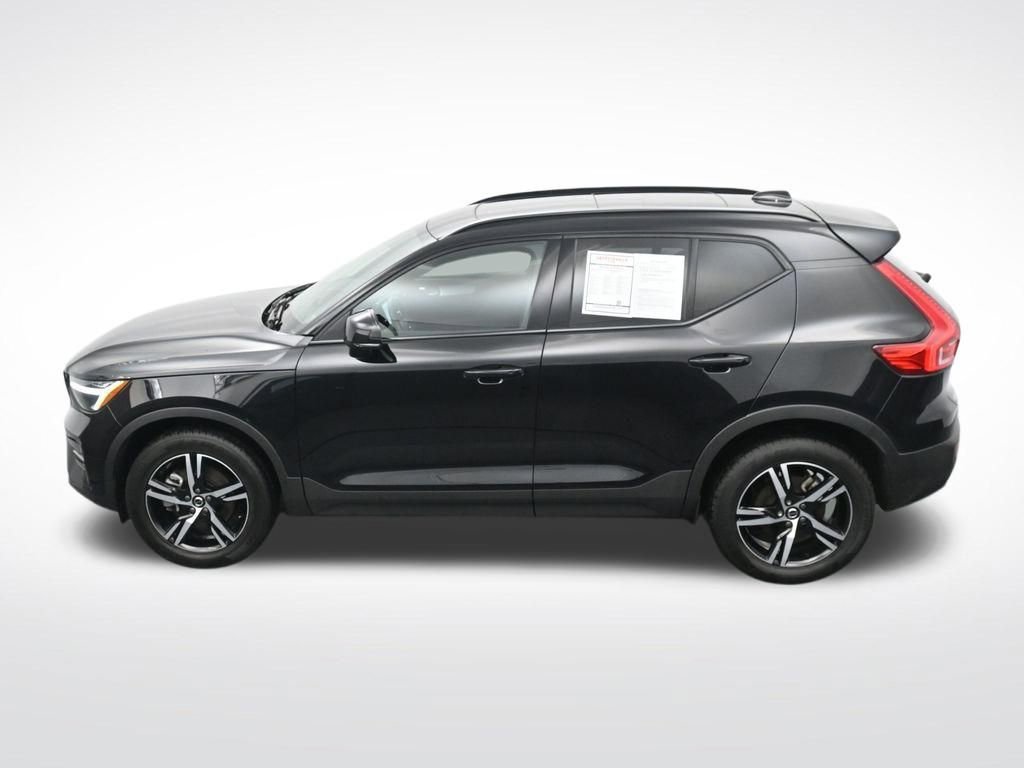 Used 2024 Volvo XC40 B5 Core image 27