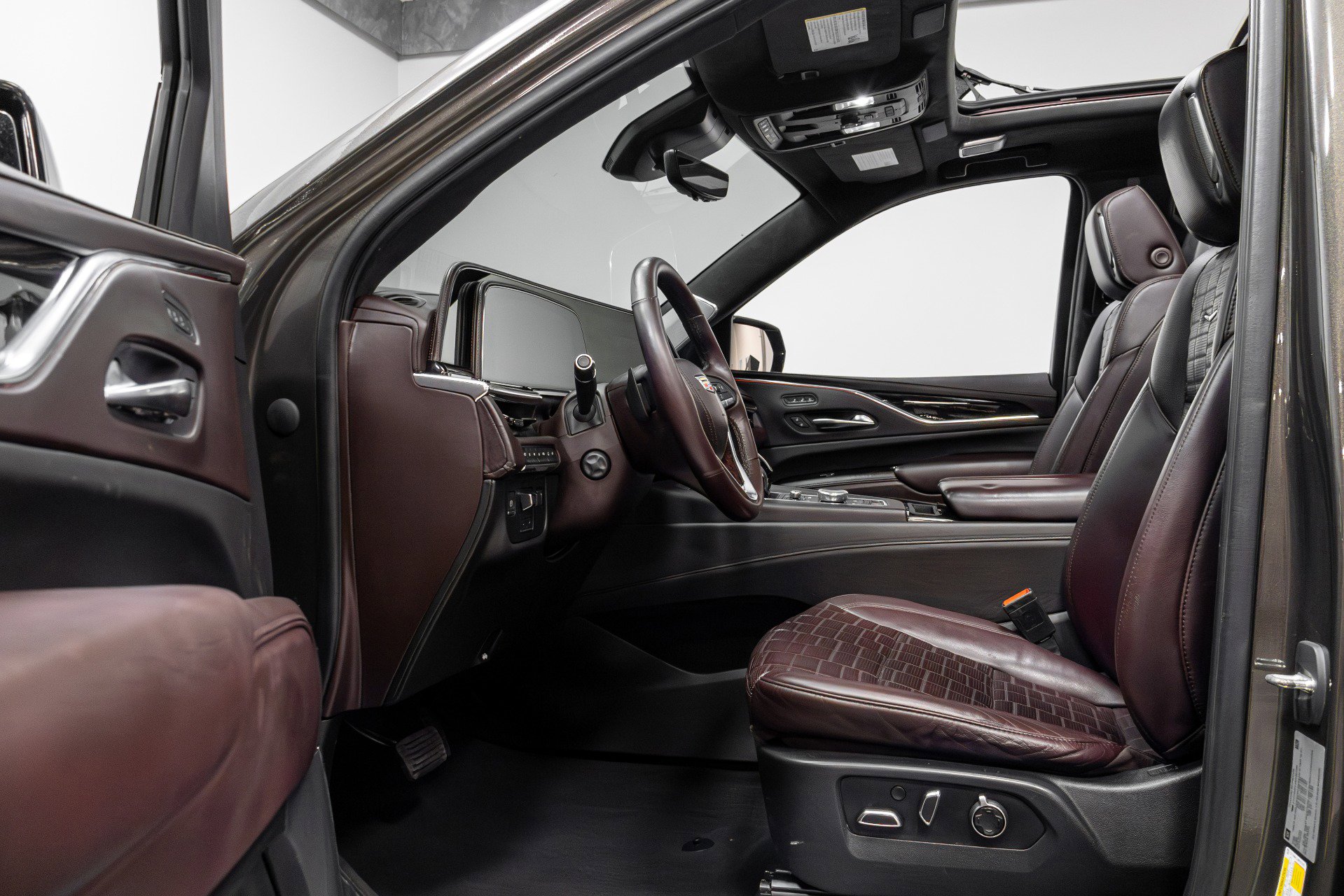 Used 2021 Cadillac Escalade ESV Premium Luxury Platinum w/ Heavy-Duty Trailer Package image 6