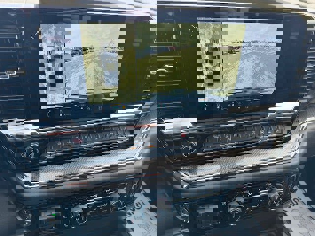 Used 2024 Chevrolet Silverado 2500 ZR2 w/ Technology Package image 38