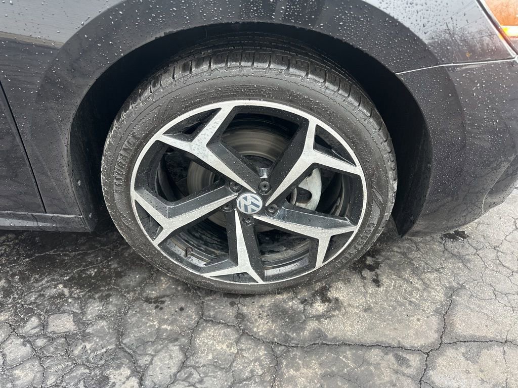 Used 2021 Volkswagen Passat 2.0T R-Line image 39