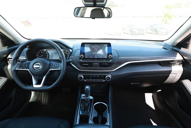 Used 2024 Nissan Altima 2.5 SV FWD image 28