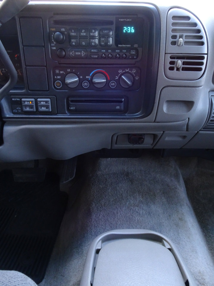 Used 1999 Chevrolet Tahoe 4WD 2-Door w/ Preferred Equipment Group image 16