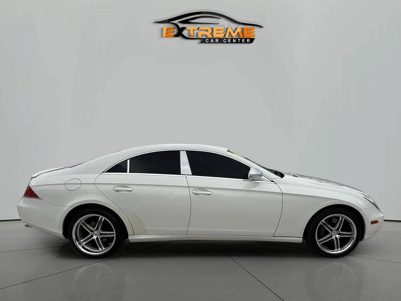 Used 2008 Mercedes-Benz CLS 550 w/ P1 Pkg image 7