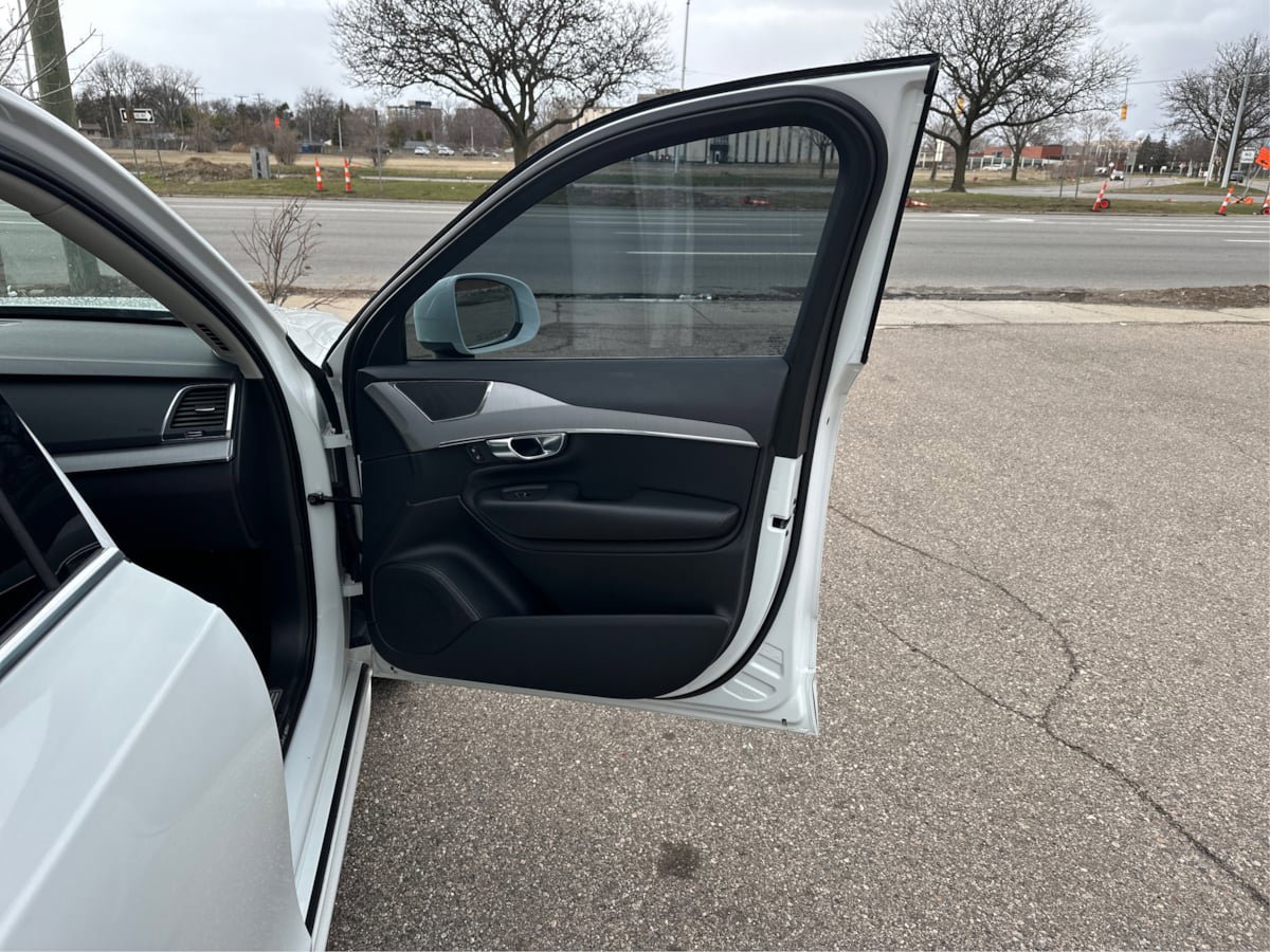 Used 2022 Volvo XC90 T5 Momentum w/ Protection Package Premier image 26
