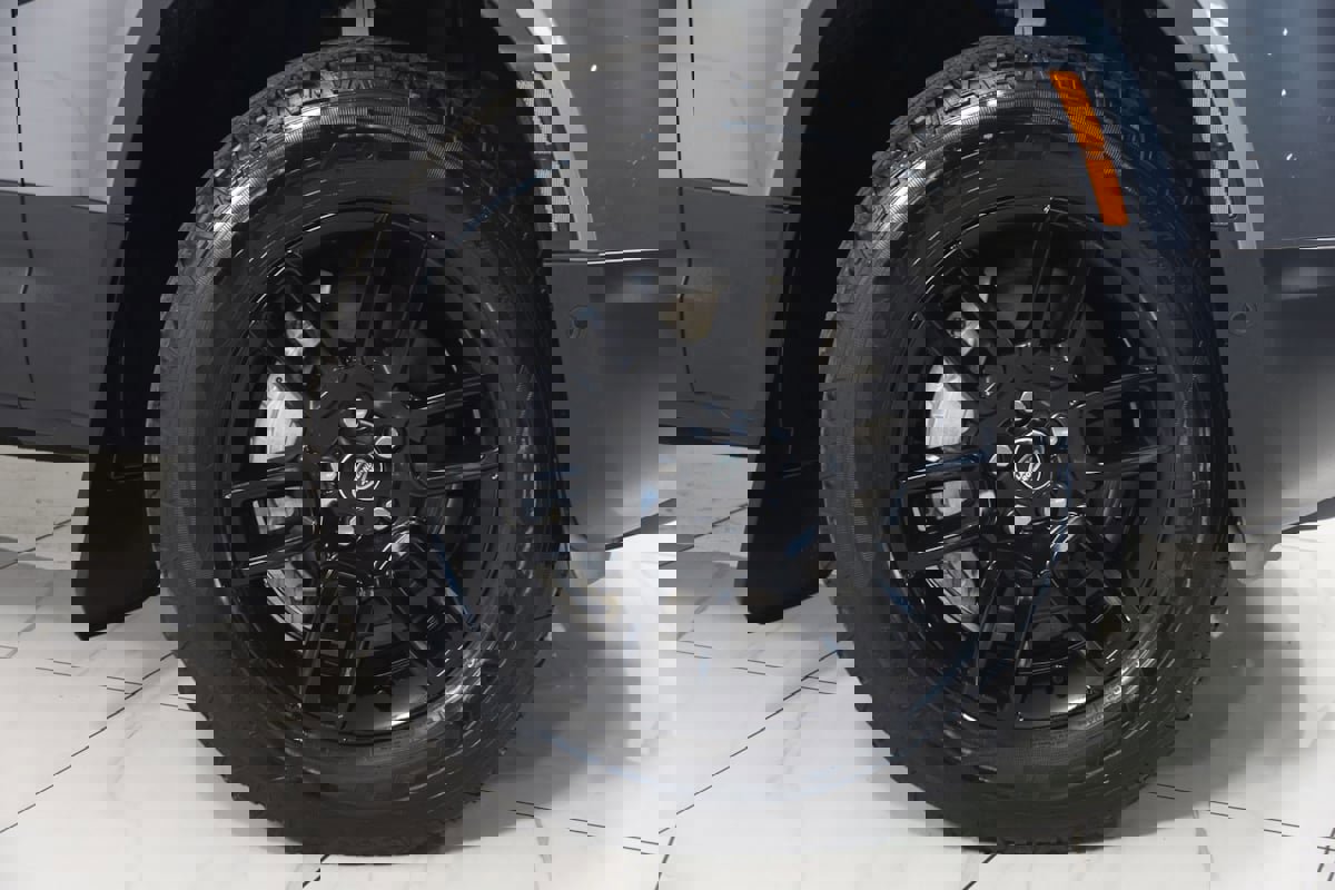 Used 2023 Land Rover Defender 110 SE image 17