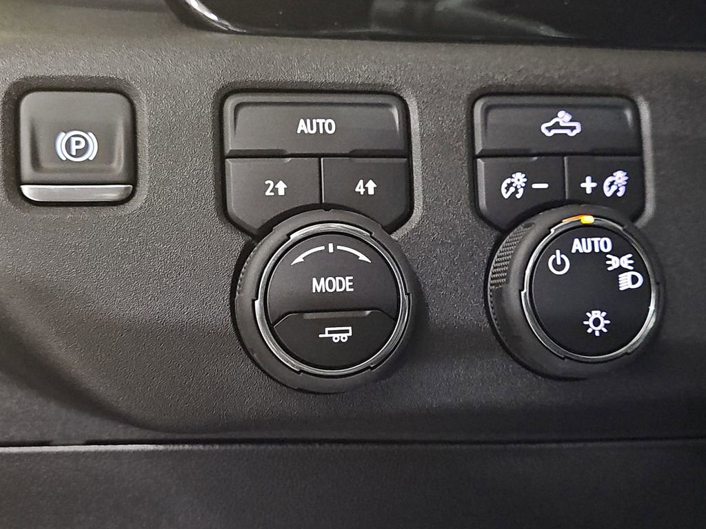 Certified 2025 Chevrolet Silverado 1500 LT AWD/4WD image 31