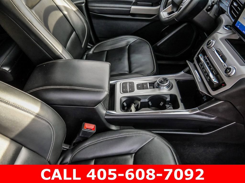 Used 2024 Ford Explorer XLT w/ Equipment Group 202A RWD image 17