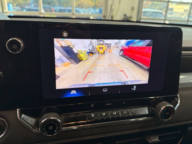 Used 2023 Chevrolet Colorado LT AWD/4WD image 13