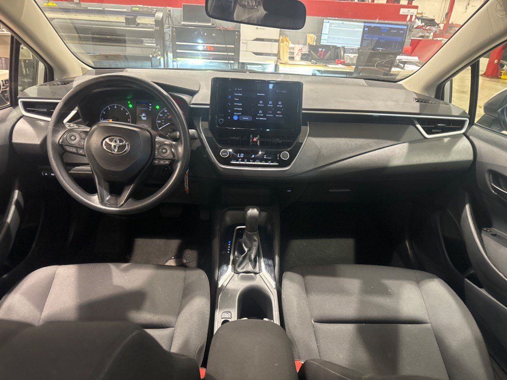Used 2025 Toyota Corolla LE FWD image 6