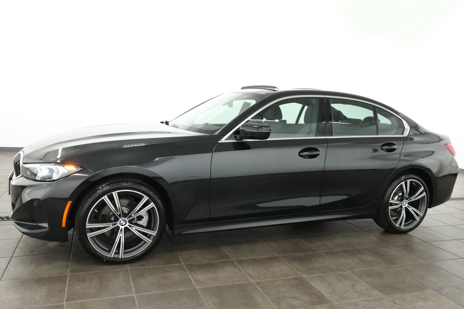Used 2024 BMW 330i xDrive Sedan w/ Convenience Package AWD/4WD image 2