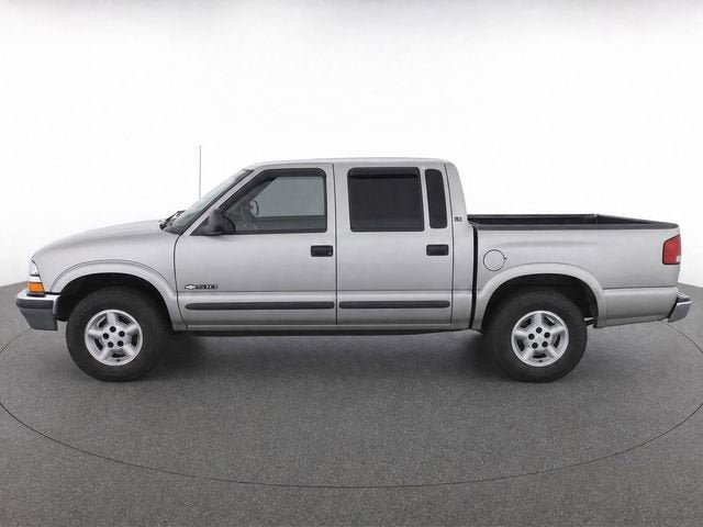 Used 2002 Chevrolet S10 Pickup LS w/ LS Preferred Equipment Group AWD/4WD image 2