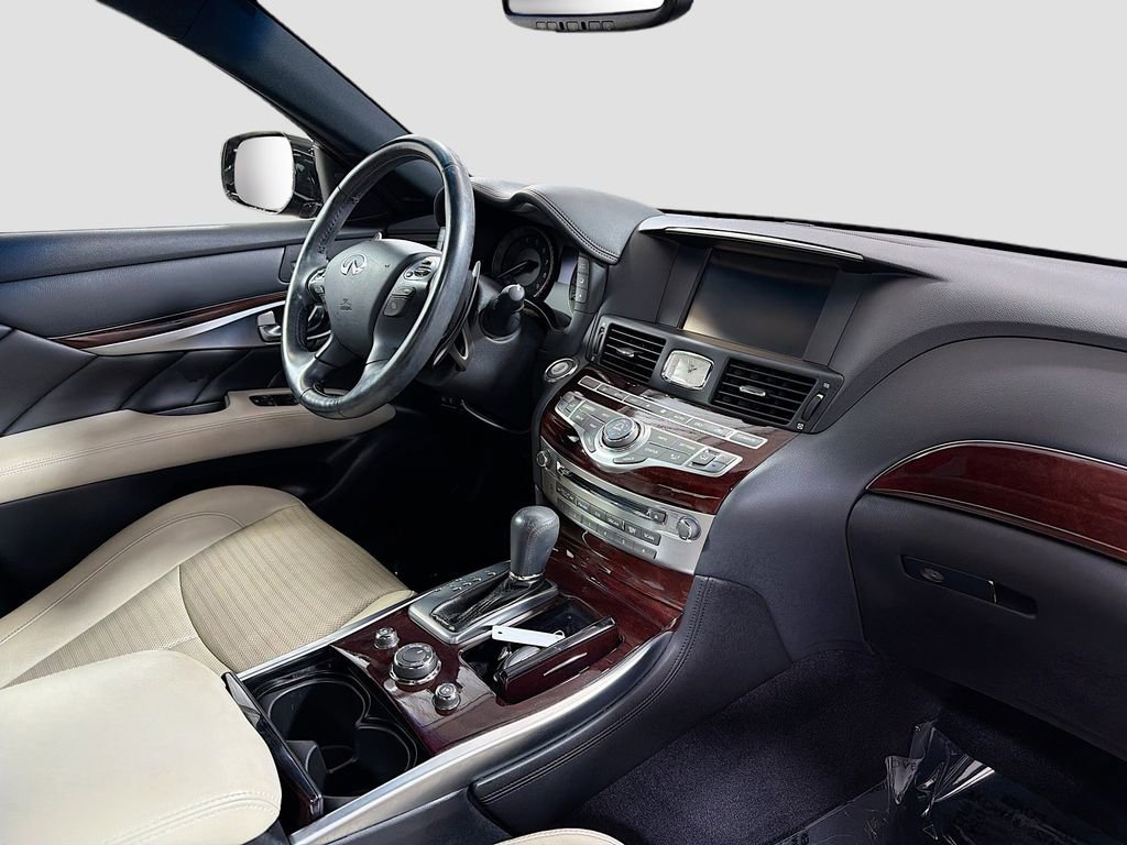 Used 2016 INFINITI Q70 3.7 w/ Technology Package AWD/4WD image 31