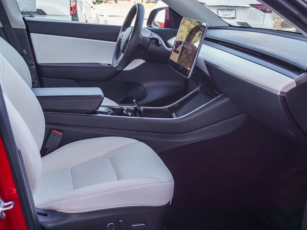Used 2021 Tesla Model Y Long Range image 12