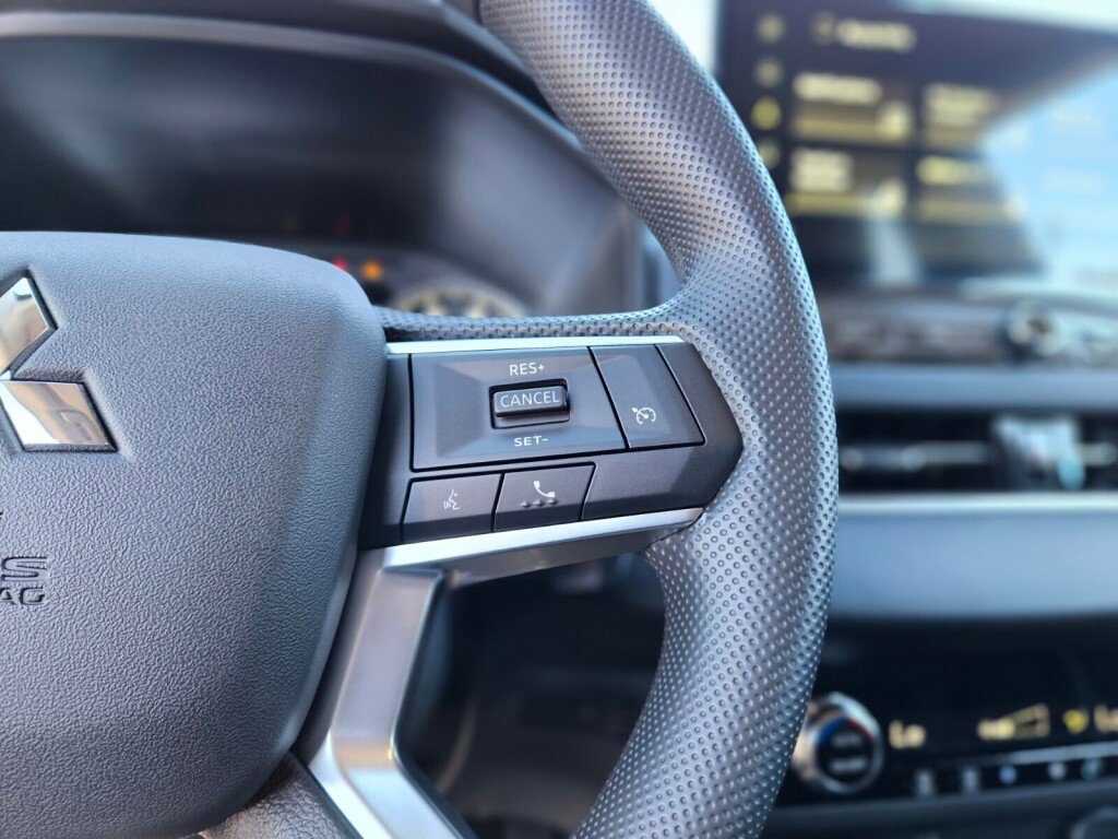 New 2025 Mitsubishi Outlander ES image 27