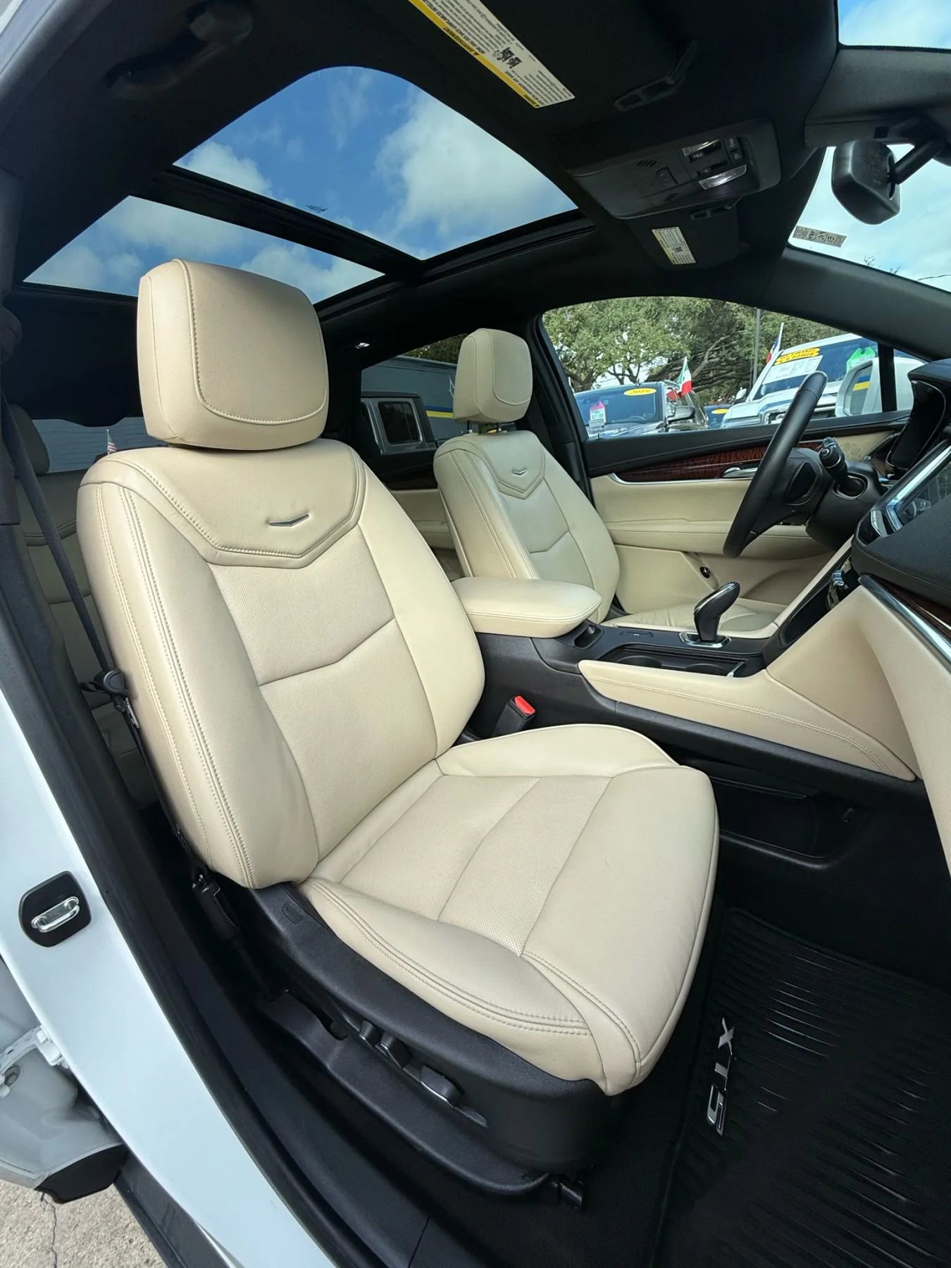 Used 2018 Cadillac XT5 Luxury w/ Driver Awareness Package image 20