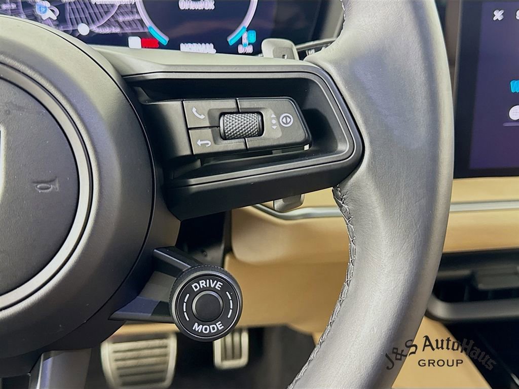 Used 2024 Porsche Cayenne S w/ Premium Package Plus image 14