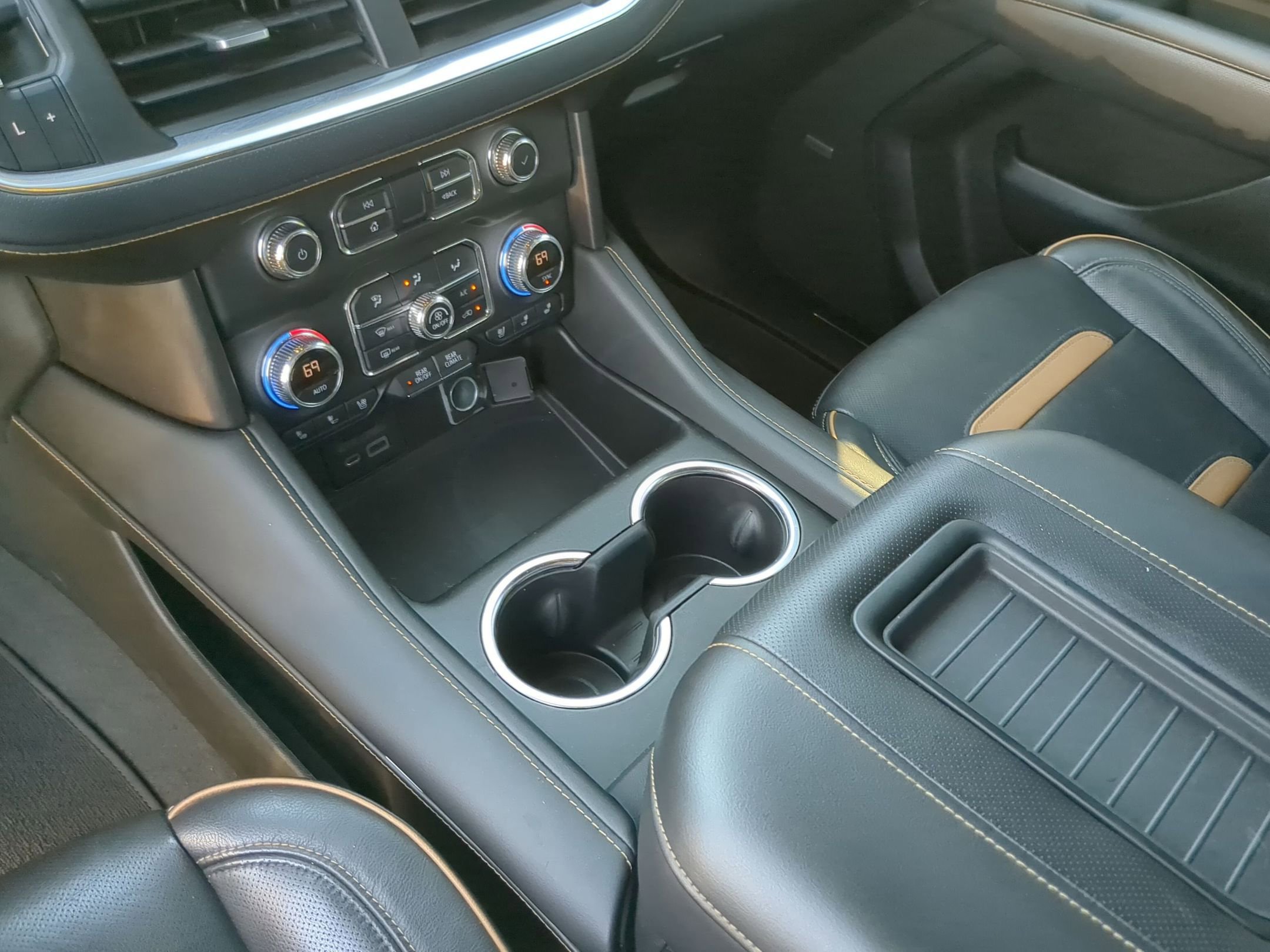 Used 2021 GMC Yukon AT4 w/ Rear Media and Nav Package image 20