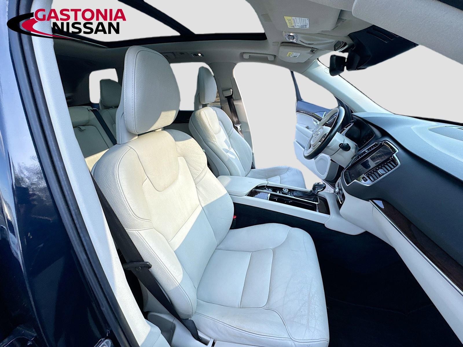 Used 2016 Volvo XC90 T6 Momentum w/ Momentum Plus Package image 36