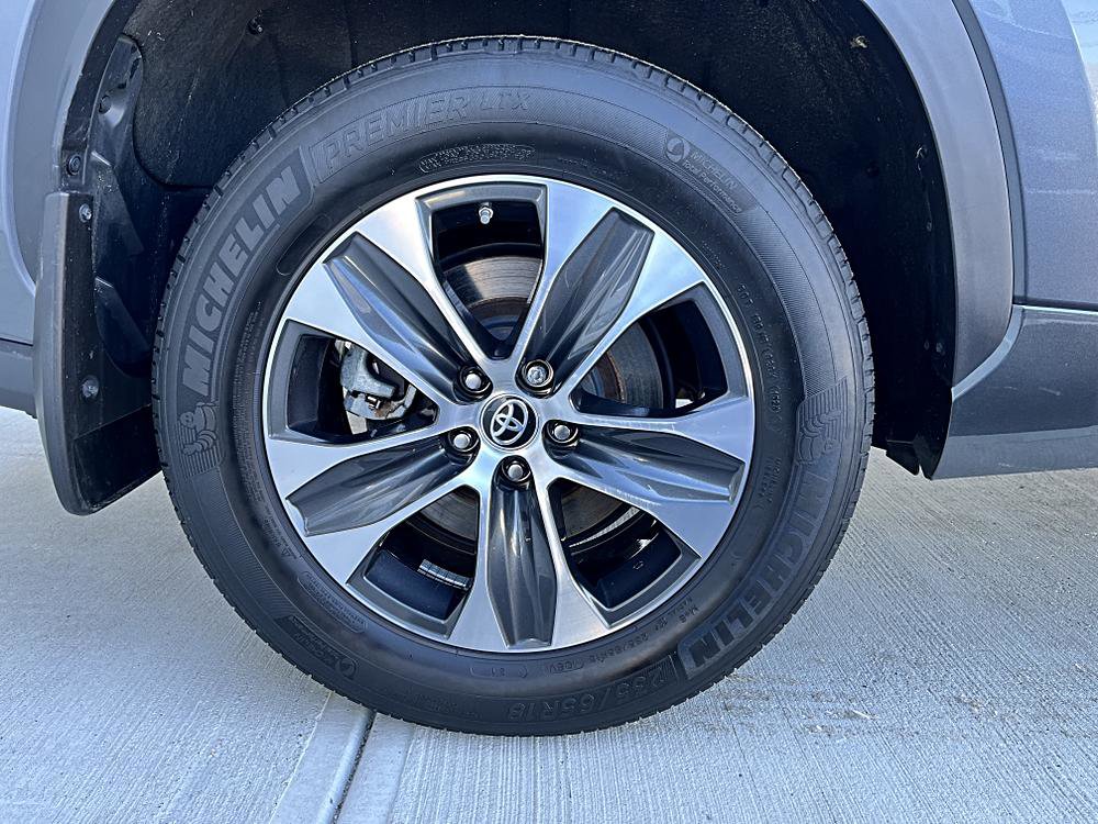 Used 2023 Toyota Highlander XLE AWD/4WD image 33