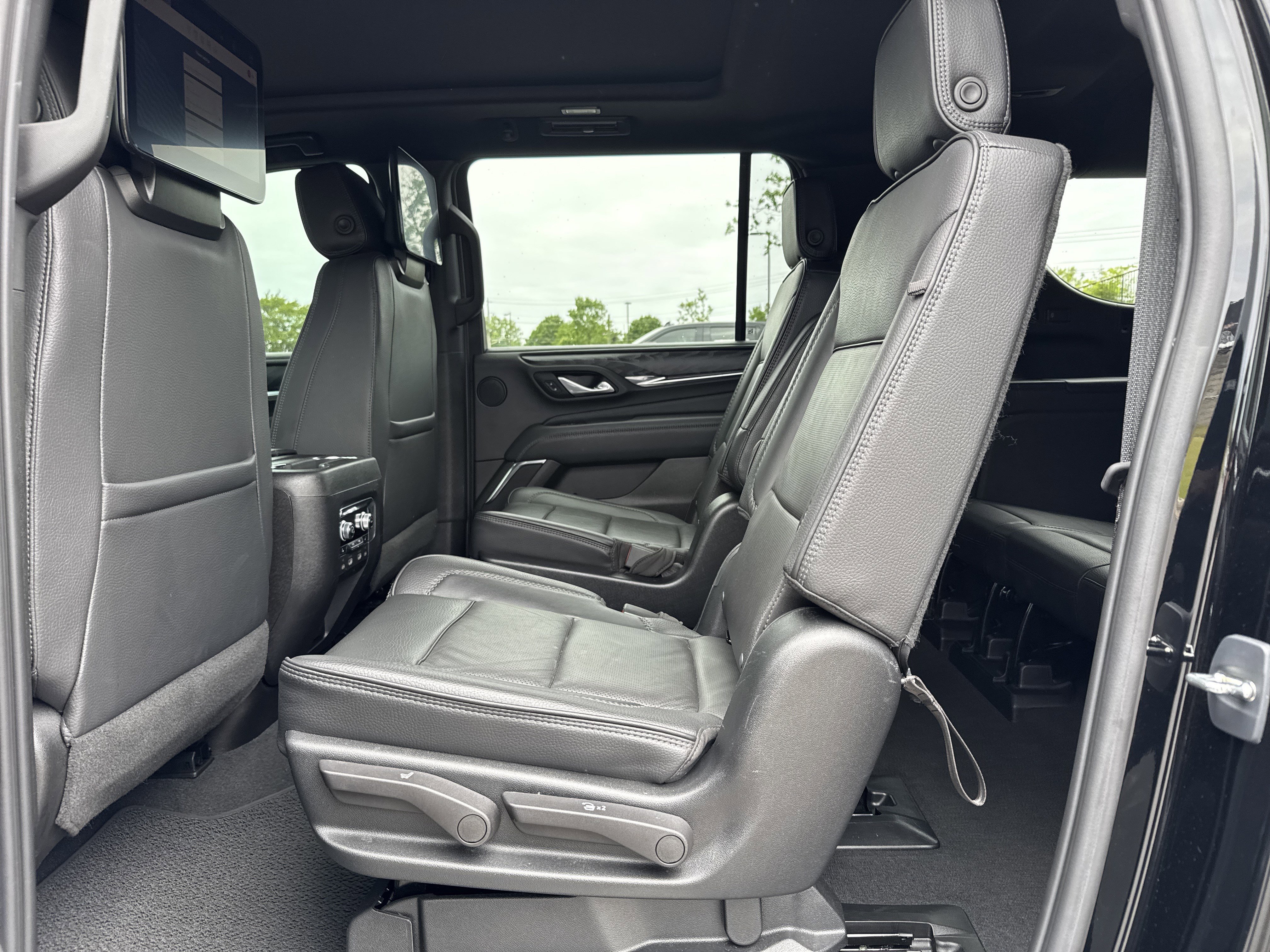 Used 2023 GMC Yukon XL Denali RWD image 35