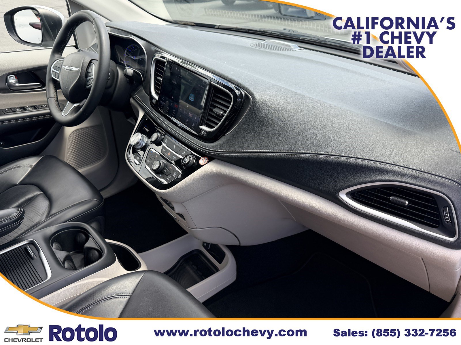 Used 2023 Chrysler Pacifica Touring-L FWD image 7