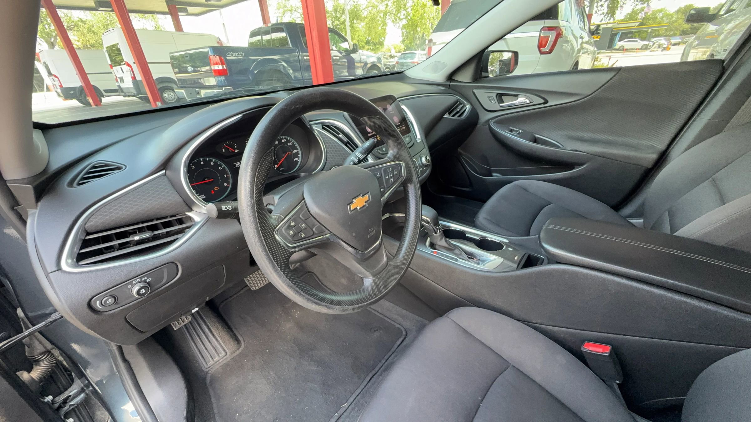 Used 2021 Chevrolet Malibu LT FWD image 16