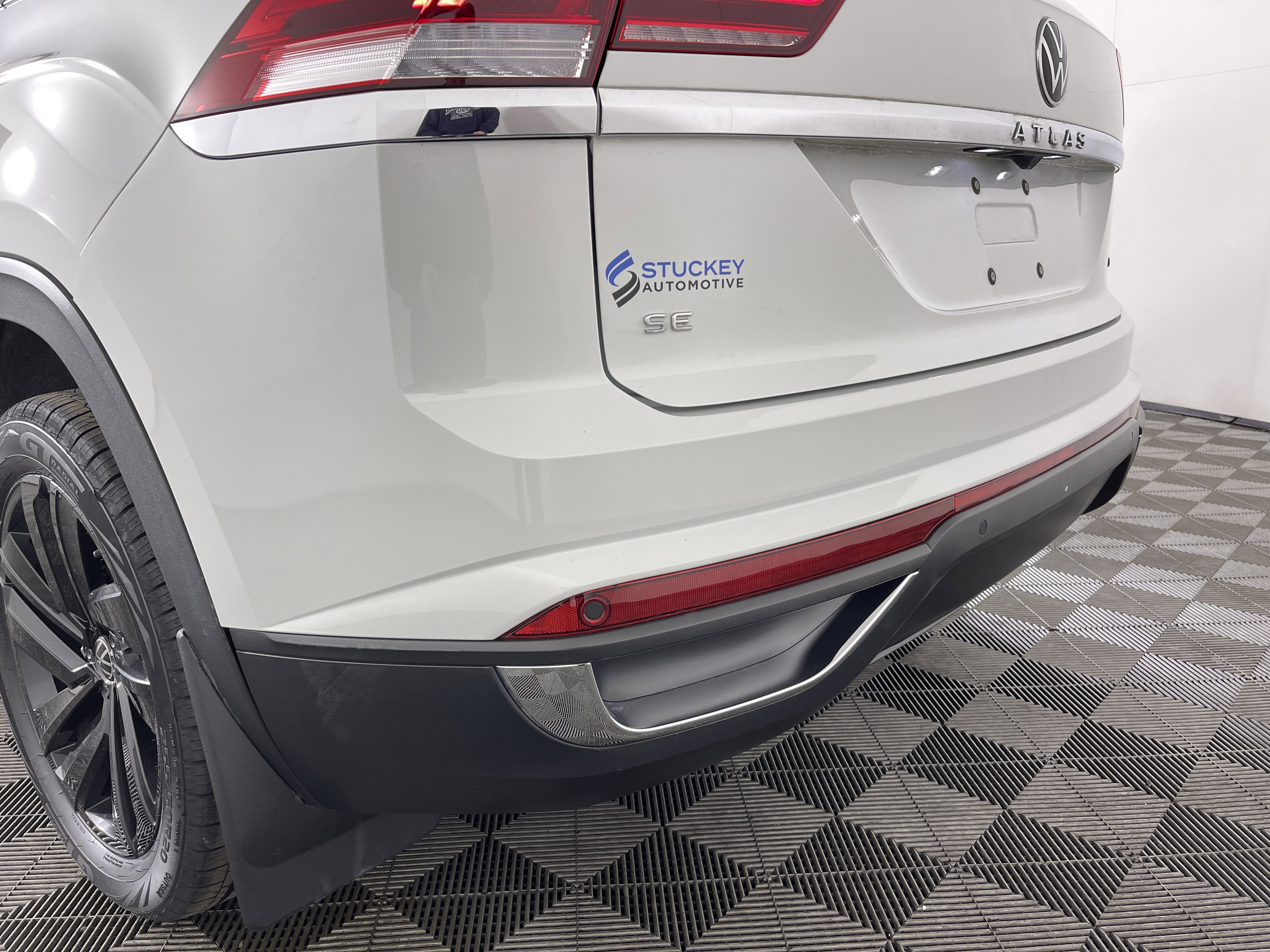 Used 2023 Volkswagen Atlas Cross Sport SE w/ Black Wheel Package image 6