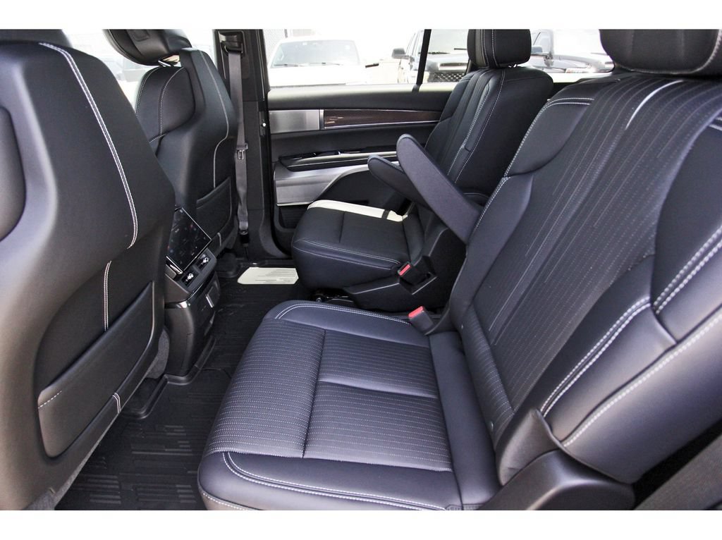 New 2027 Cadillac Vistiq Luxury AWD/4WD image 7