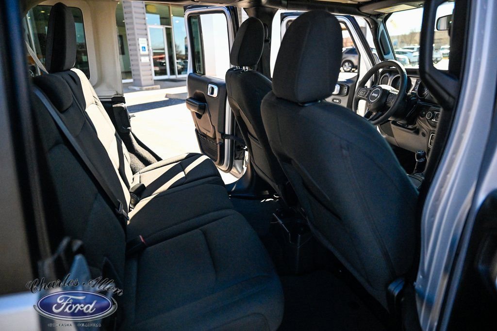 Used 2023 Jeep Wrangler Unlimited Sport image 14