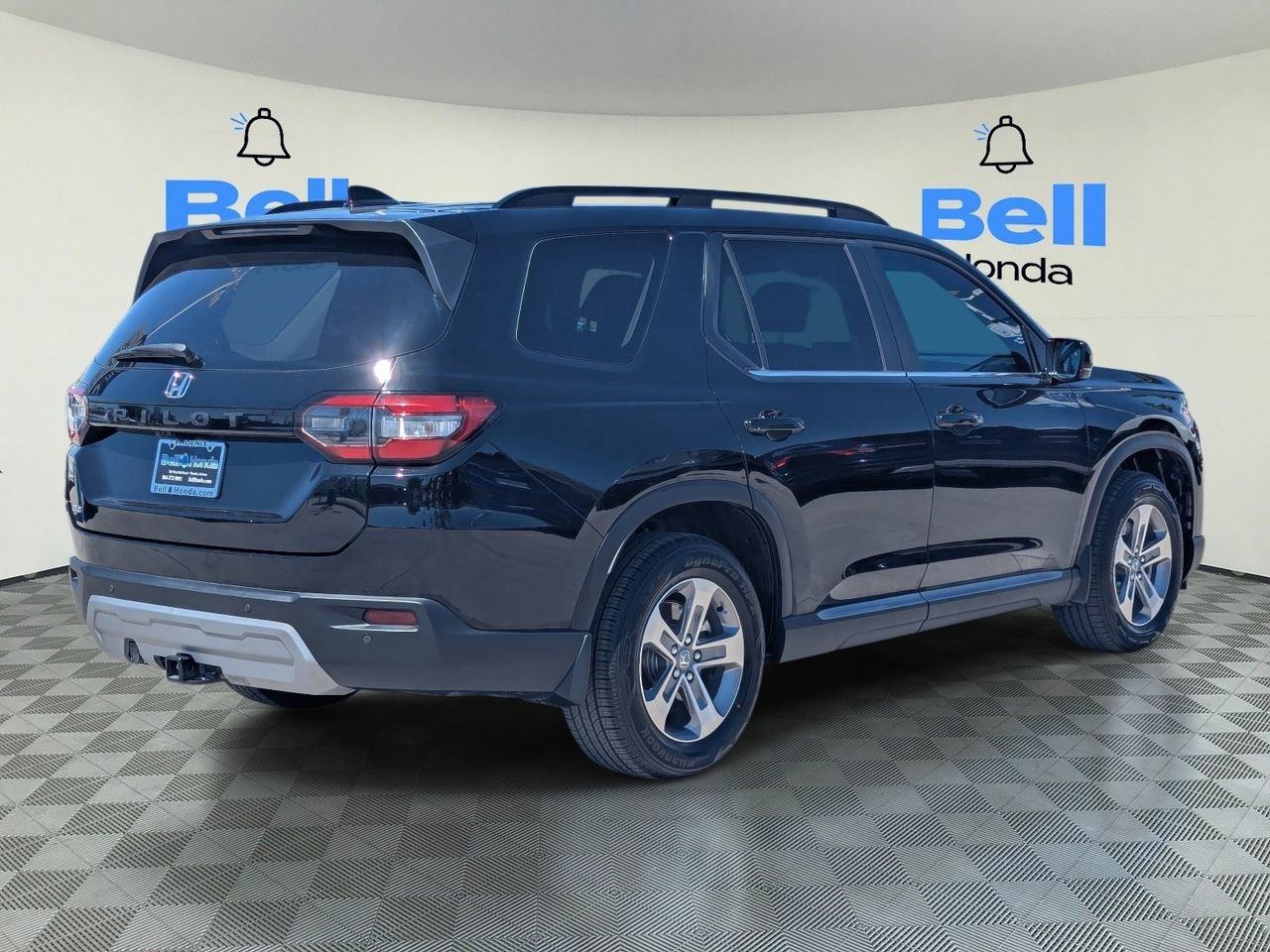 Certified 2025 Honda Pilot EX-L image 4