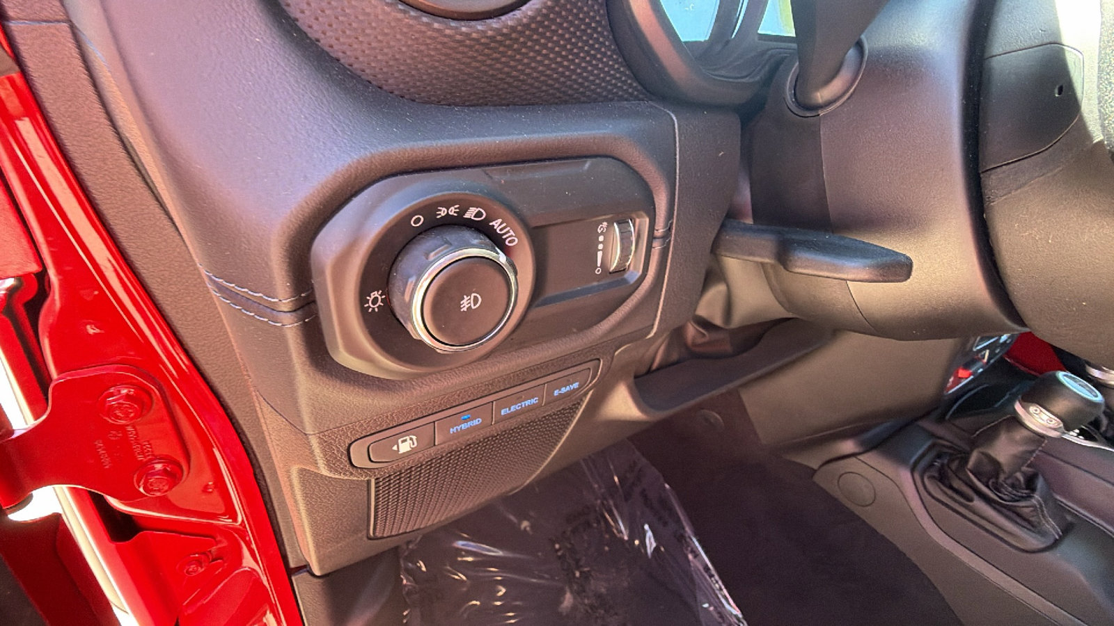 Used 2025 Jeep Wrangler Unlimited Rubicon 4xe w/ Convenience Group AWD/4WD image 25