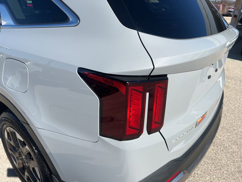 Certified 2025 Kia Sorento S image 33