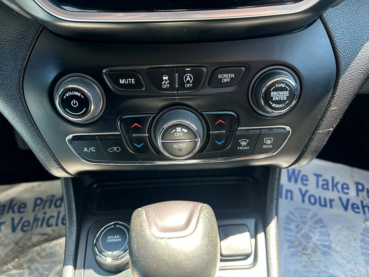 Used 2020 Jeep Cherokee Limited image 14