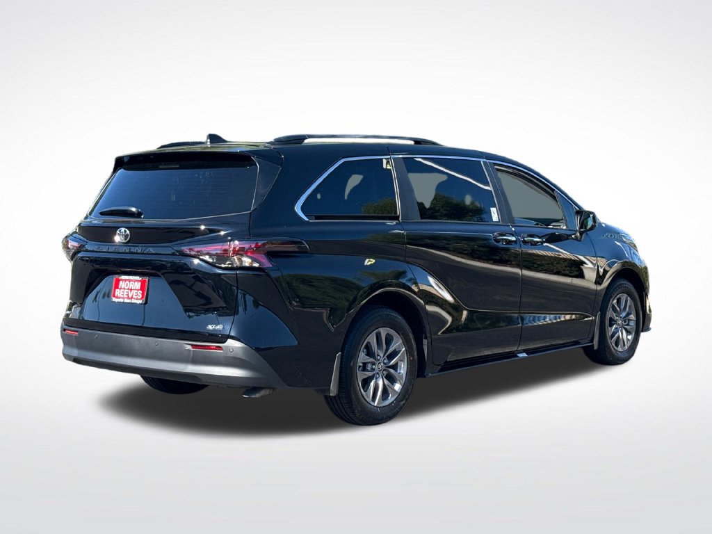 Certified 2026 Toyota Sienna XLE FWD image 13