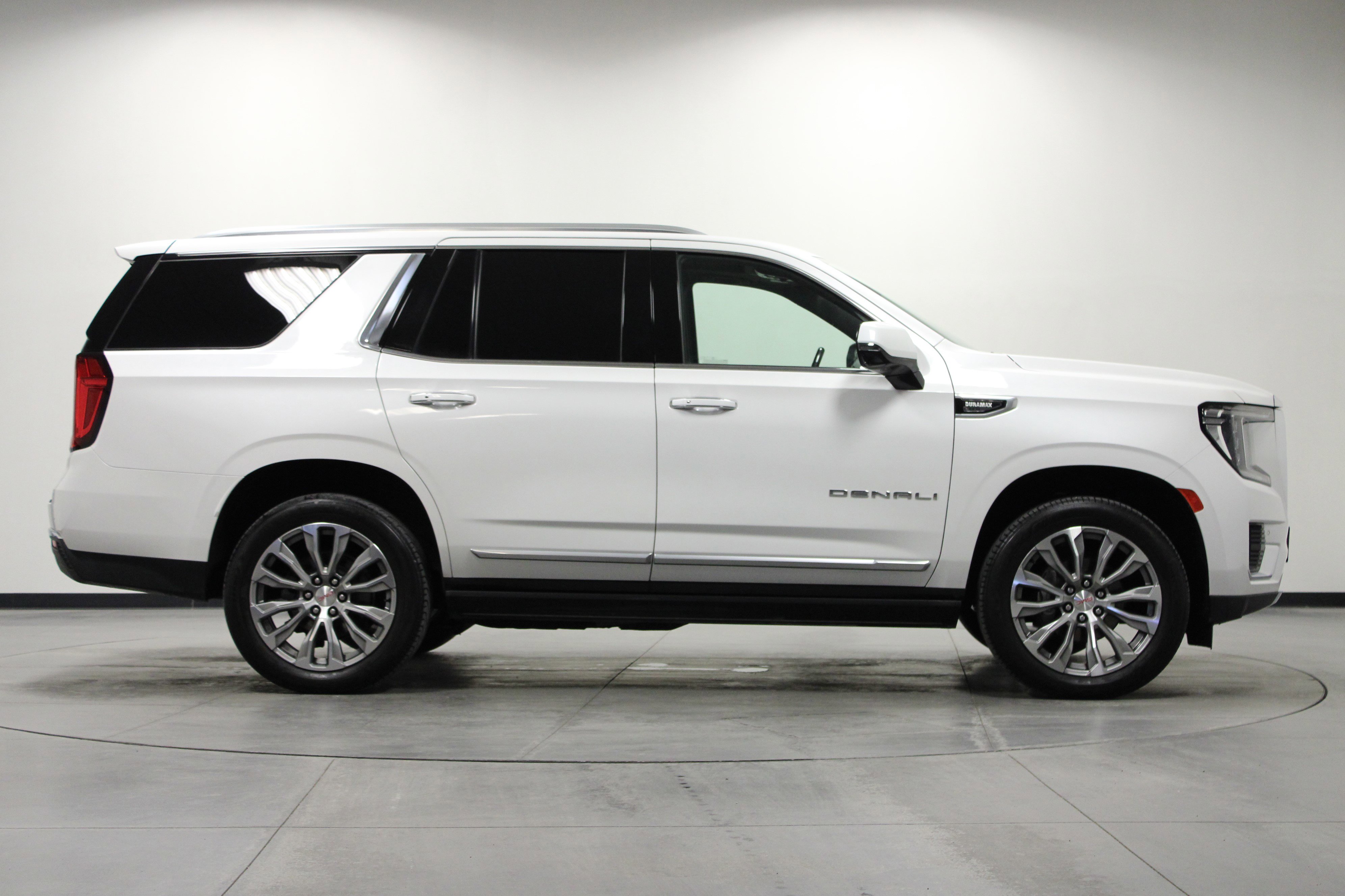 Used 2021 GMC Yukon Denali w/ Denali Premium Package image 3