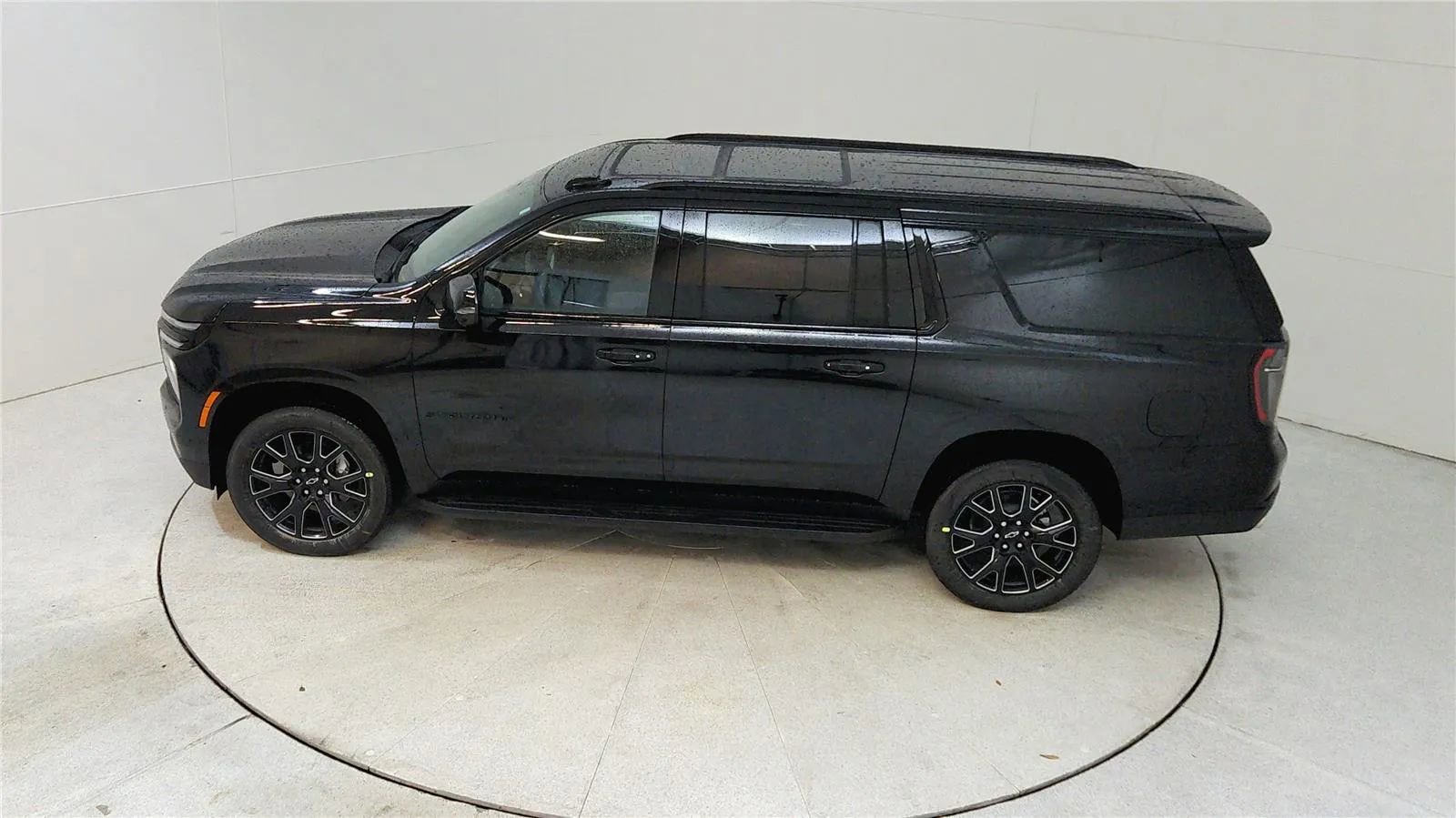 Used 2025 Chevrolet Suburban RST w/ Comfort Package AWD/4WD image 16