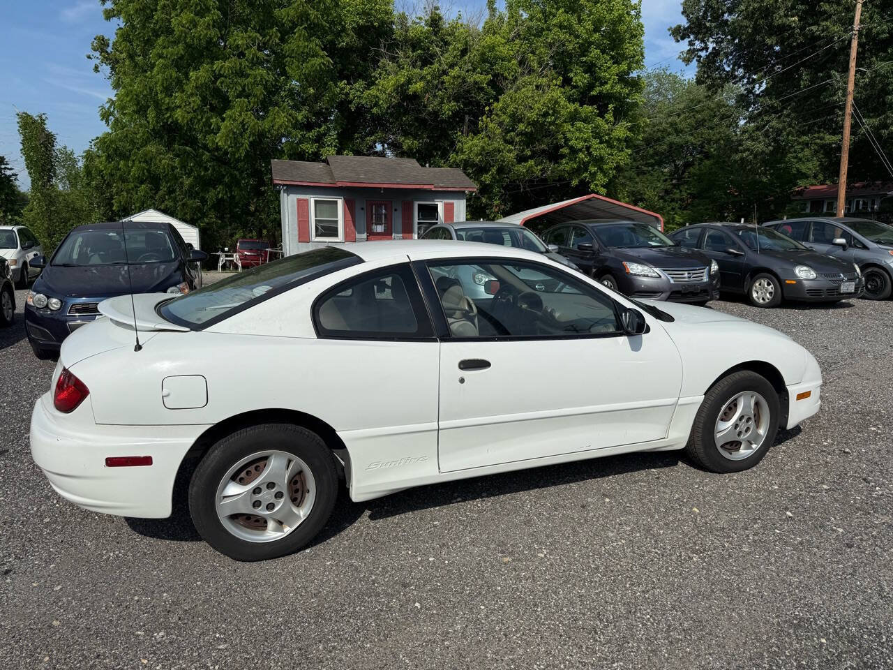 Used 2004 Pontiac Sunfire Coupe w/ 1SB Preferred Equipment Group FWD image 22