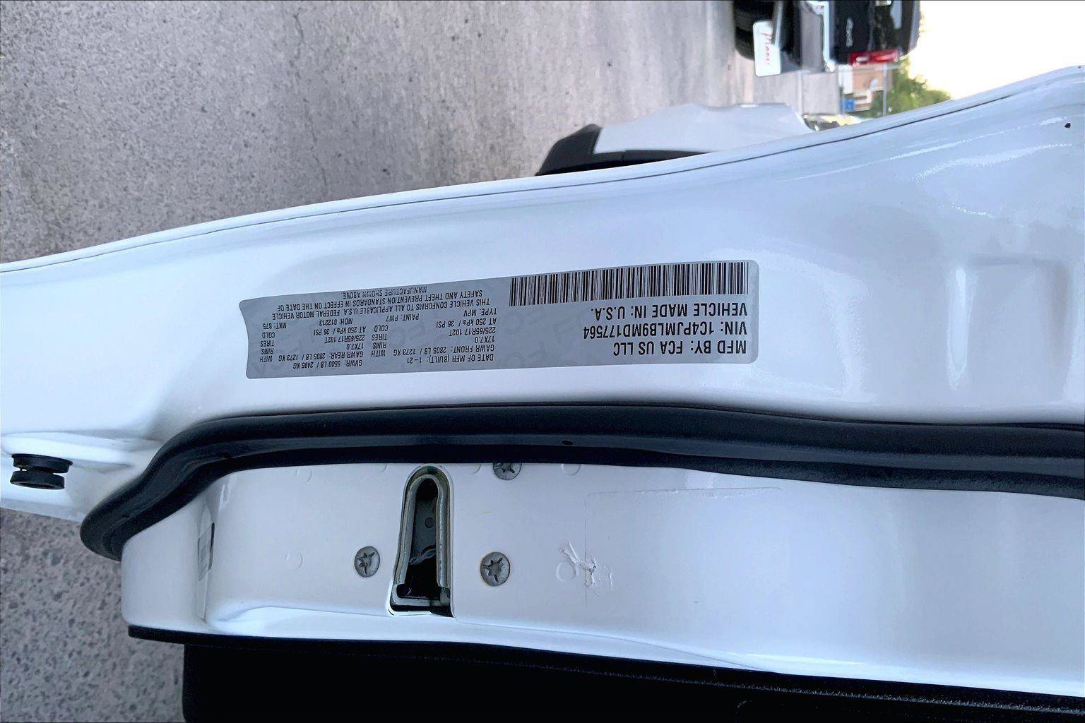 Certified 2021 Jeep Cherokee Latitude Plus AWD/4WD image 33