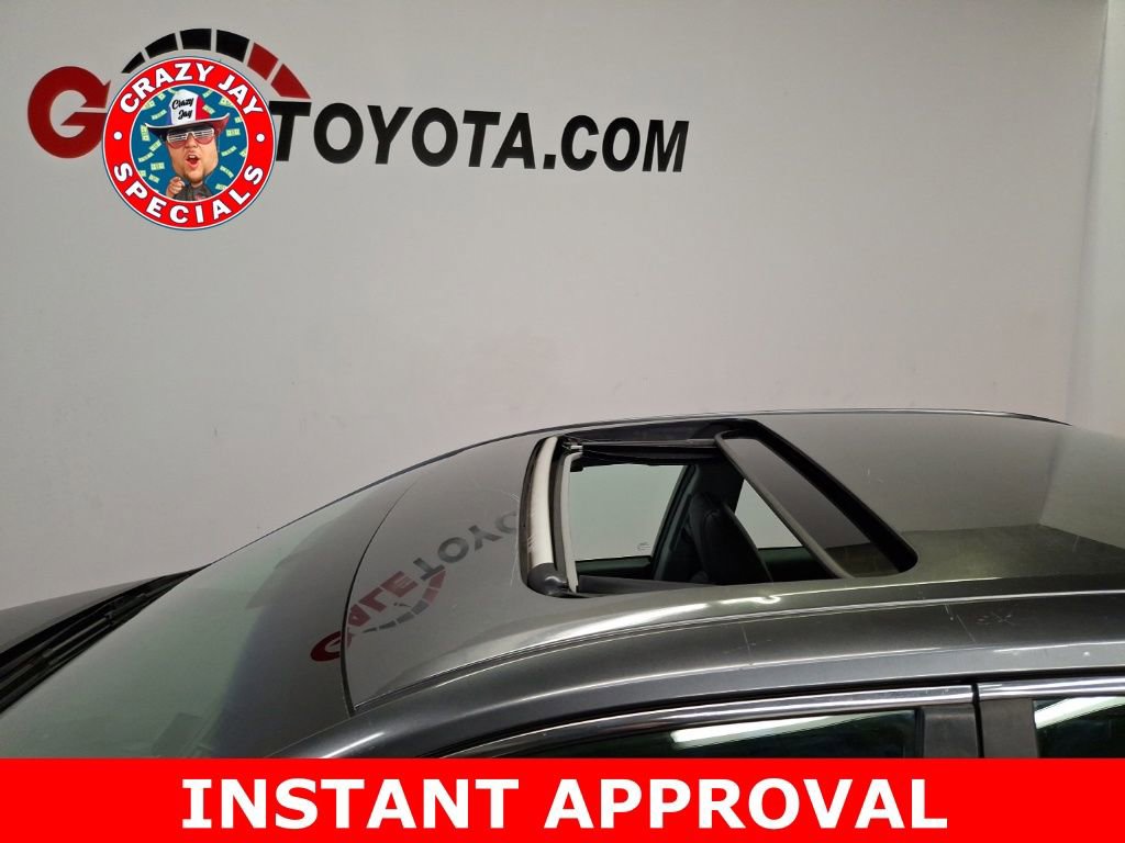 Used 2014 Toyota Camry SE w/ Moonroof Package image 8