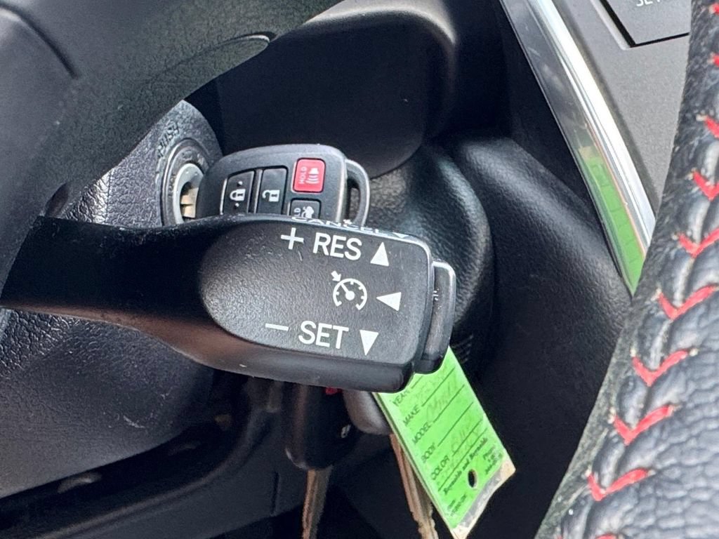 Used 2015 Toyota Camry SE w/ Moonroof Package FWD image 20