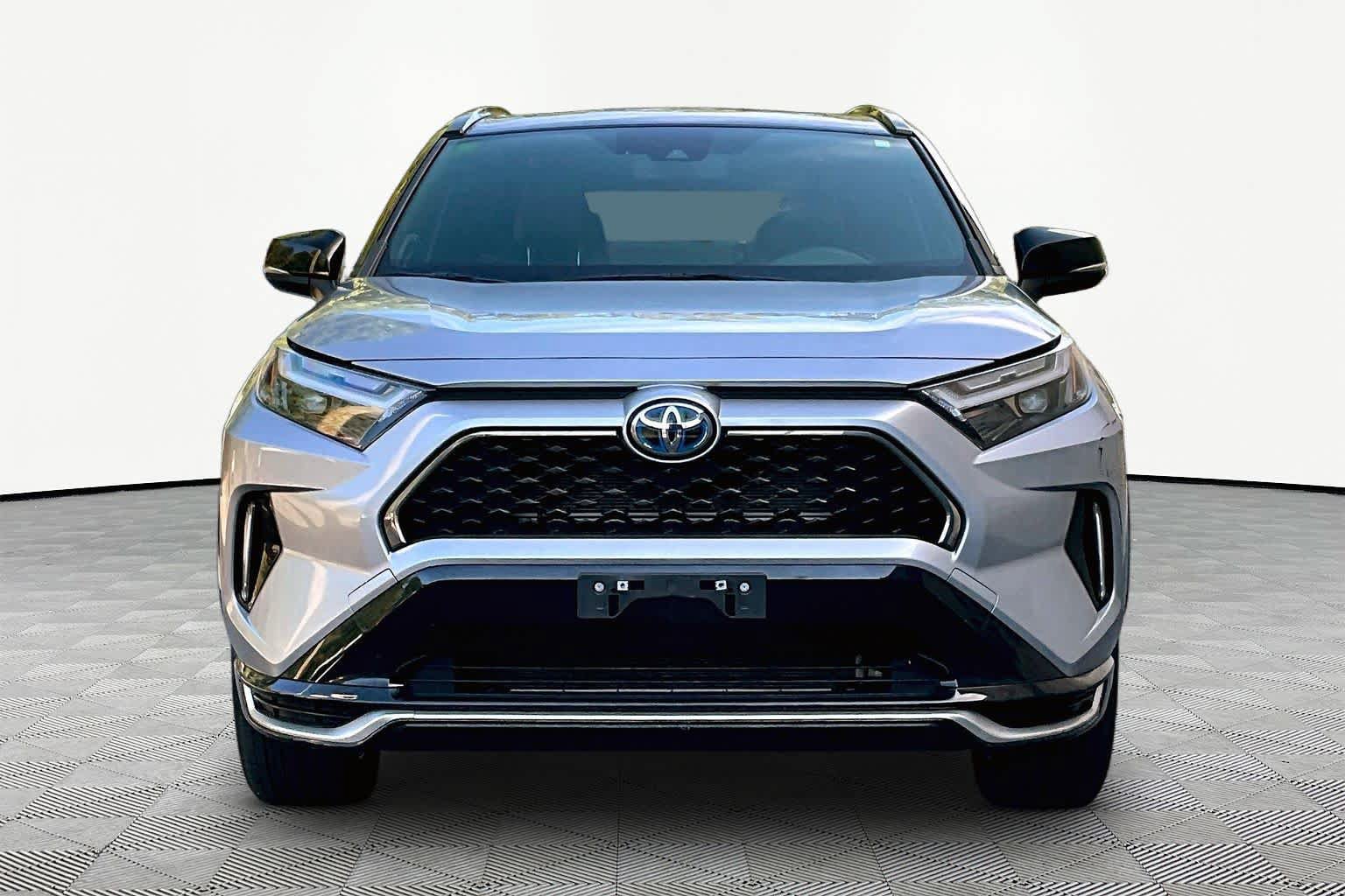 Used 2023 Toyota RAV4 XSE w/ Weather Package AWD/4WD image 4