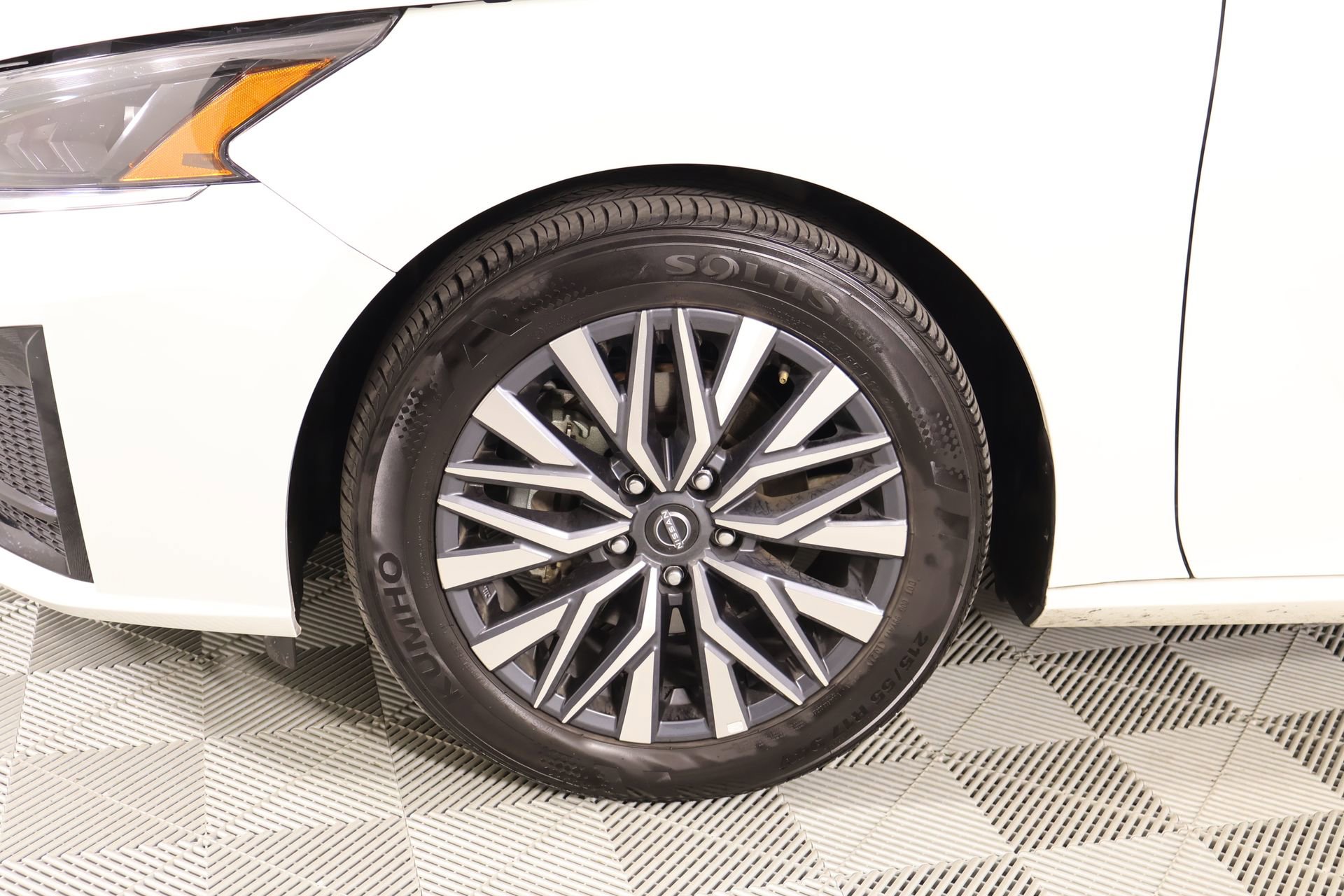 Used 2025 Nissan Altima 2.5 SV FWD image 16